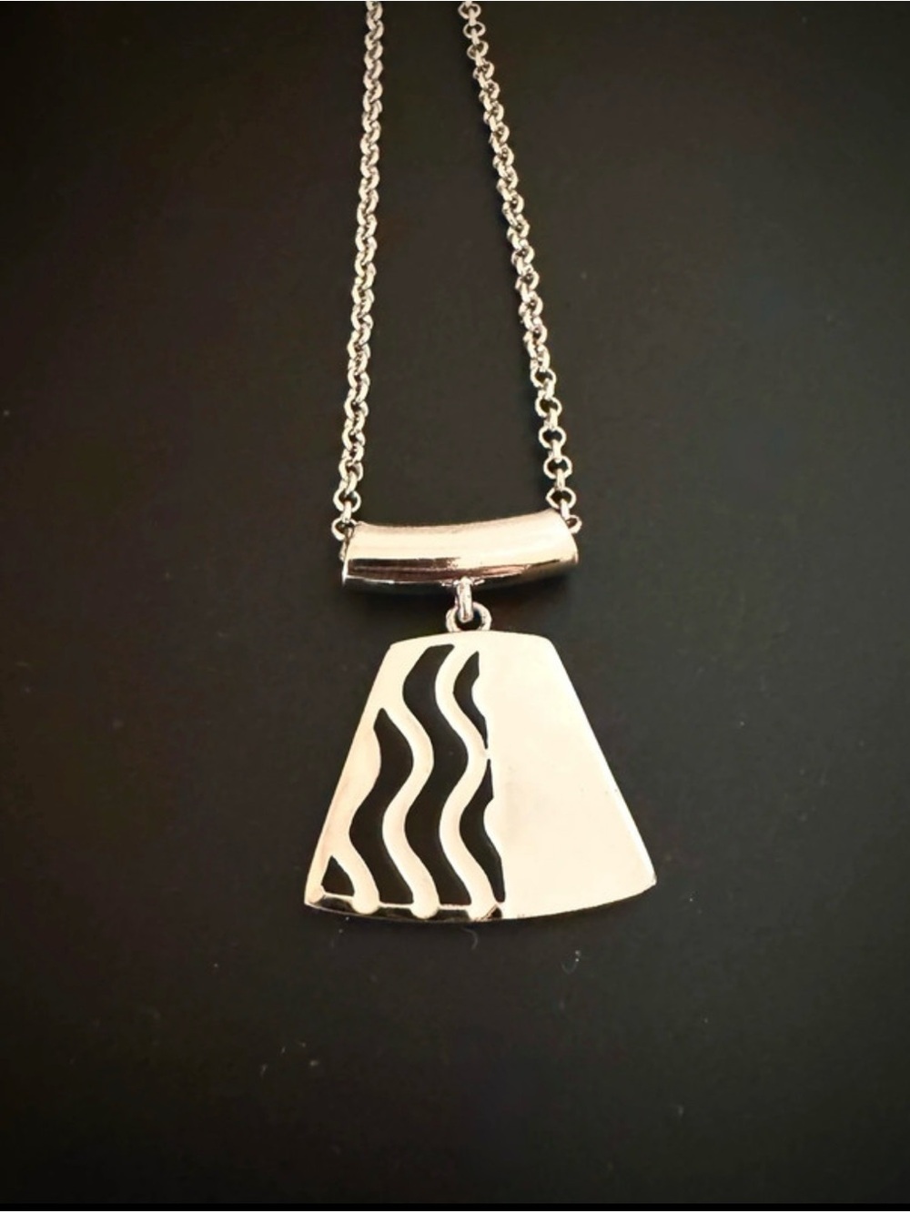 Contemporary Silver Wave Cutout Pendant Necklace - Women Jewelry